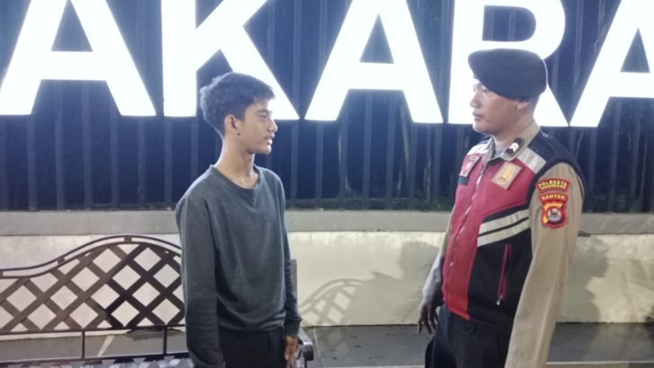 Di sekitaran Darkum Polsek Tigaraksa Anggota Sat Samapta Polresta Tangerang melaksanakan Operasi Cipta Kondisi dipimpin pawas.