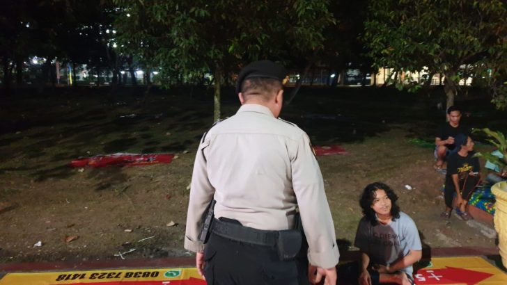 Mencegah terjadinya gangguan Kamtibmas Anggota Sat Samapta memberikan pesan kamtibmas saat Melaksanakan patroli Barcode di sekitaran Bank BJB Kantor Cabang Cikupa Kawidaran.