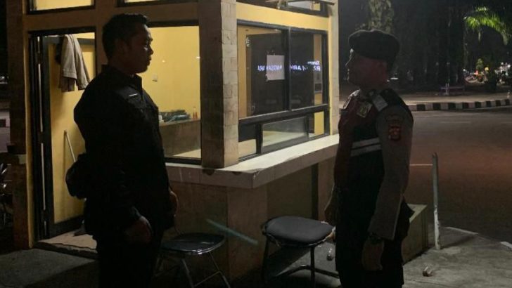 Di sekitaran Kawasan Kantor Bupati Tangerang Anggota Unit Turjawali Sat Samapta  melaksanakan Patroli Barcode memberikan pesan kamtibmas Kepada Masyarakat.