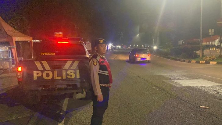 Memberikan pesan kamtibmas Kepada Masyarakat sekitar saat Patroli Barcode Di sekitaran PT. Sparta Prima dilaksanakan oleh Anggota Sat Samapta Polresta Tangerang .