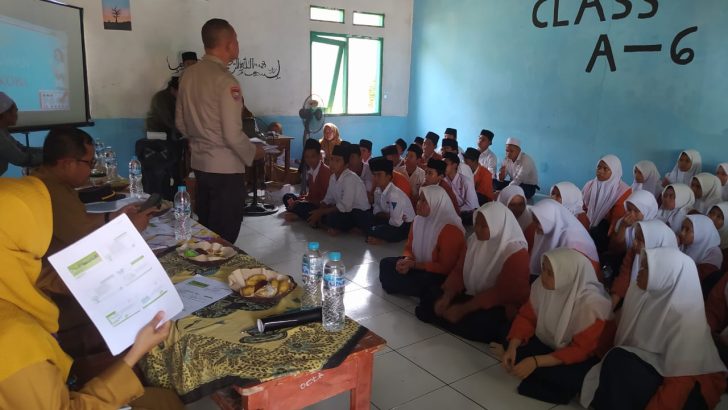 Satbinmas Polresta Tangerang Menjadi narasumber penyuluhan tentang narkoba dalam kegiatan TMMD