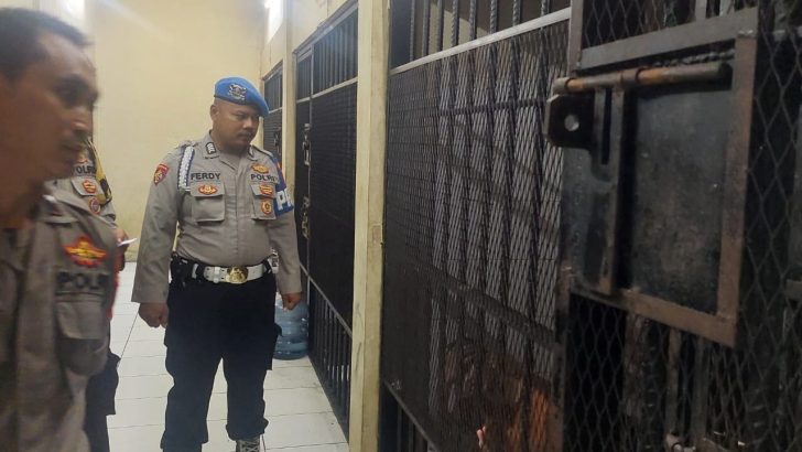 PENGECEKAN MALAM PADA RUANG TAHANAN POLRESTA TANGERANG PADA OLEH PIKET SIPROPAM POLRESTA TANGERANG
