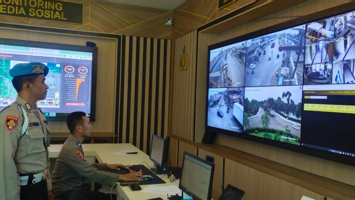 PENGECEKAN SITUASI RUANG COMMAND CENTRE POLRESTA TANGERANG OLEH PIKET SIPROPAM POLRESTA TANGERANG
