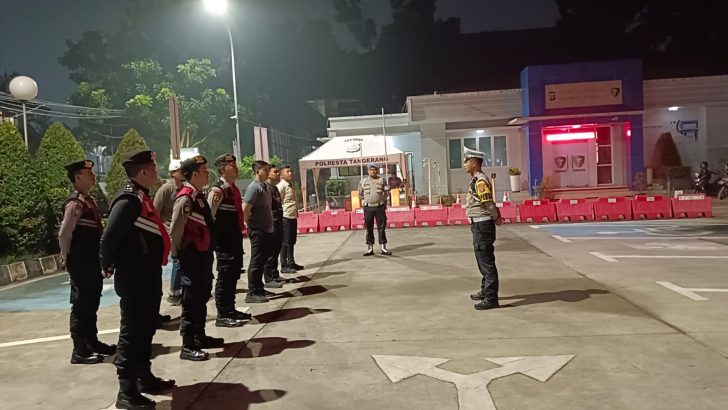 SIPROPAM MELAKSANAKAN PENGECEKAN APEL MALAM PIKET FUNGSI POLRESTA TANGERANG