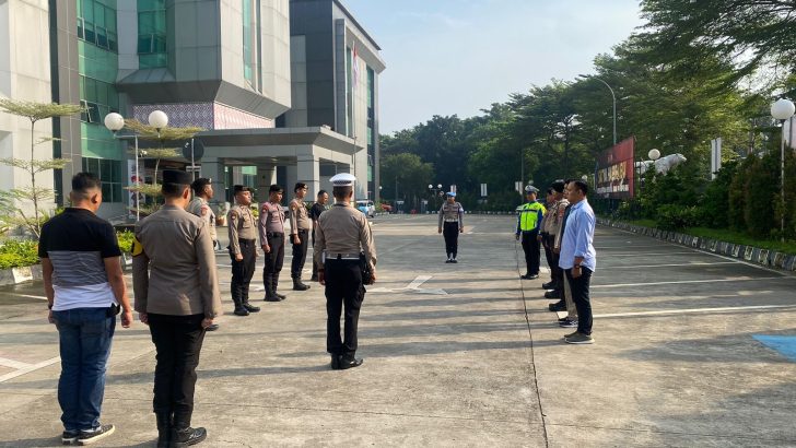 PIKET SIPROPAM POLRESTA TANGERANG MELAKSANAKAN PENGAWASAN SERAH TERIMA TUGAS PIKET