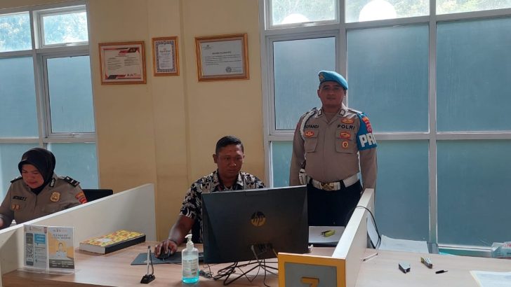 PENGECEKAN PETUGAS SPKT POLRESTA TANGERANG OLEH PIKET SIPROPAM POLRESTA TANGERANG
