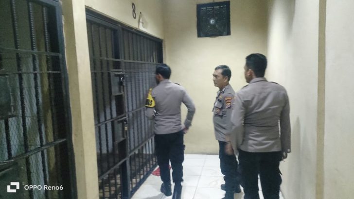 PENGECEKAN MALAM PADA RUANG TAHANAN POLRESTA TANGERANG PADA OLEH PIKET SIPROPAM POLRESTA TANGERANG