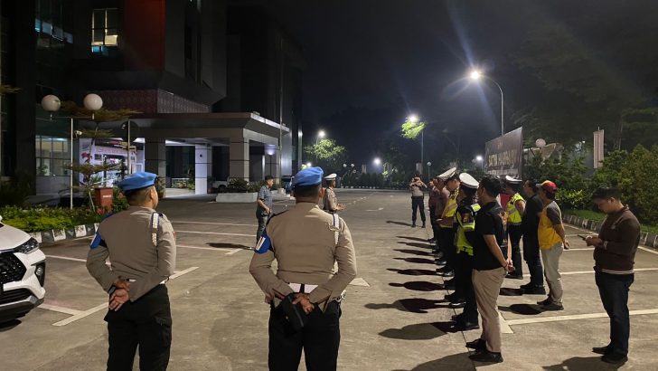 SIPROPAM MELAKSANAKAN PENGECEKAN APEL MALAM PIKET FUNGSI POLRESTA TANGERANG
