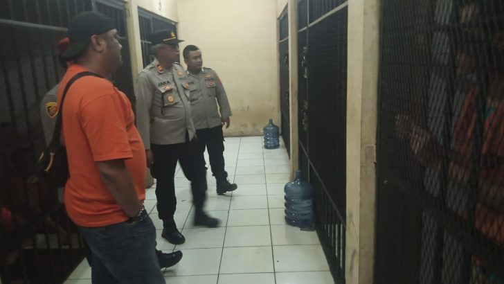 PENGECEKAN MALAM PADA RUANG TAHANAN POLRESTA TANGERANG PADA OLEH PIKET SIPROPAM POLRESTA TANGERANG