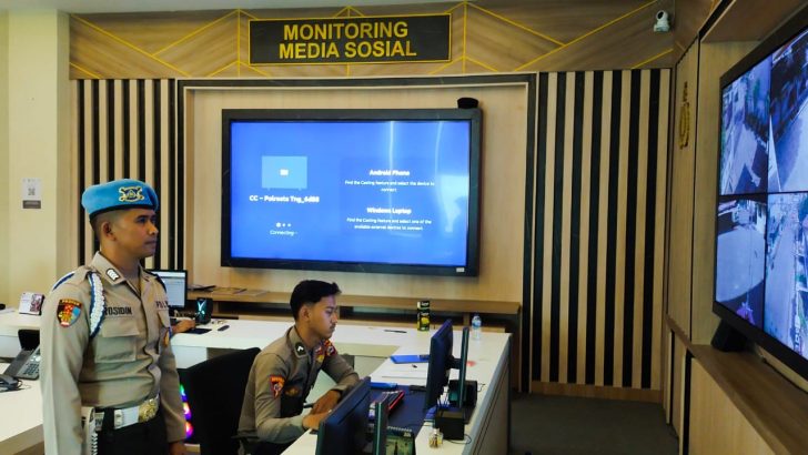 PENGECEKAN SITUASI RUANG COMMAND CENTRE POLRESTA TANGERANG OLEH PIKET SIPROPAM POLRESTA TANGERANG