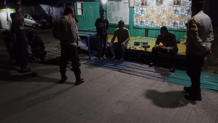 Personil Satbinmas Lakukan Kegiatan Sambang dan Pembinaan Satkamling