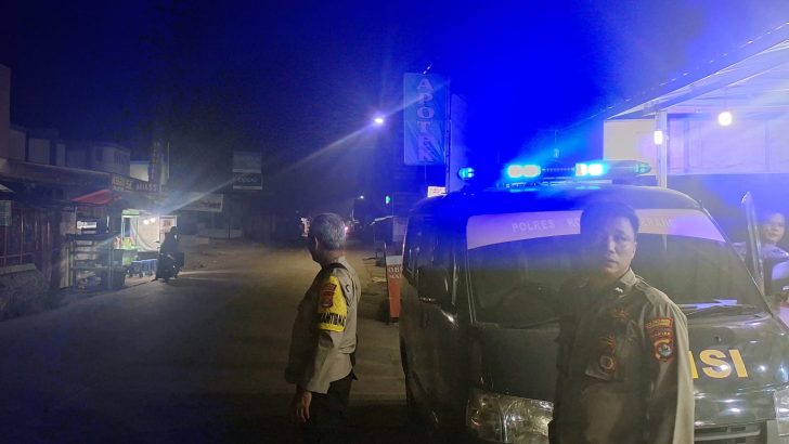 Patroli Mobile malam hari dilakukan Polsek Kresek dalam mencegah Guantibmas di wilayah