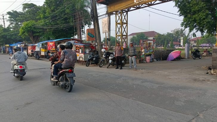 Demi kelancaran aktivitas masyarakat, Polsek Kresek Polres Kota Tangerang lakukan giat Gatur Lalin di pagi hari.