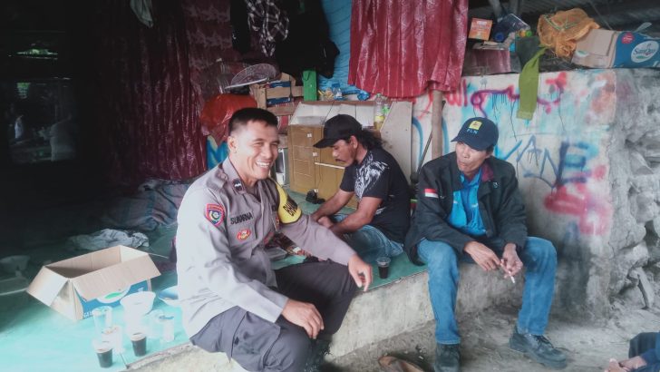 Kesigapan Polisi RW Polsek Kresek dalam segala permasalahan diwilayah, Anggota Polsek Kresek kunjungi warga di Desa.
