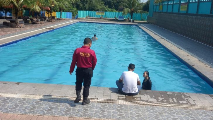 Personil Sat Pamobvit Polresta Tangerang Melaksanakan Patroli Kekolam Renang Water Boom Tigaraksa.