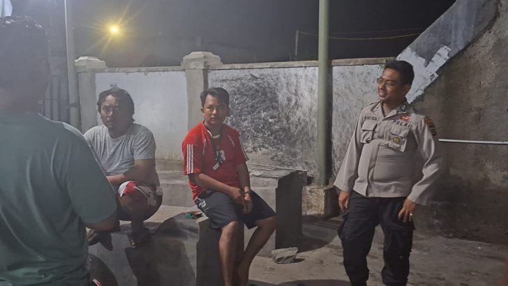 Mengantisipasi terjadinya Gangguan Kamtibmas di Malam Hari, Bripka Rijal lakukan Patroli mobile