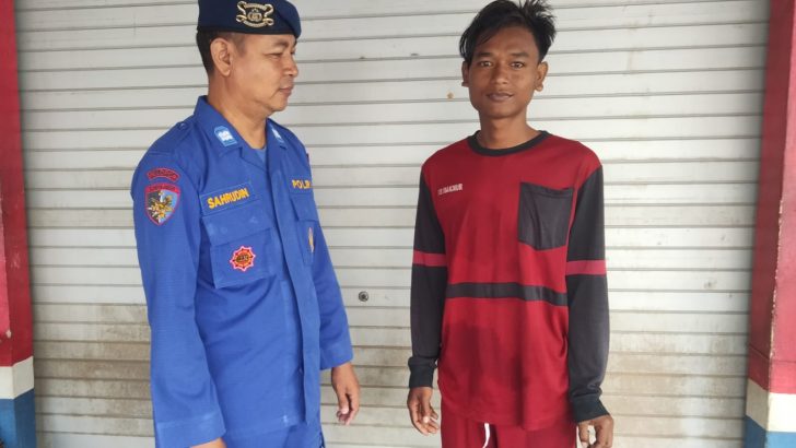 Aiptu Sahrudin personil satpolairud polresta Tangerang melaksanakan patroli barcode