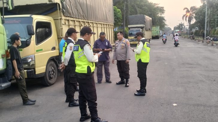 Personil Sat Pamobvit Polresta melaksanakan Patroli dialogis di kawasan industri dan pergudangan CikupamasPersonil Sat Pamobvit Polresta  melaksanakan Patroli dialogis di kawasan industri dan pergudangan Cikupamas