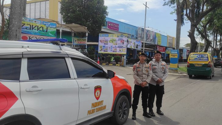 Personil  Sat Pamobvit Polresta Tangerang melaksanakan kegiatan Patroli ke Pusat Perbelanjaan Hypermart Citra Raya Cikupa