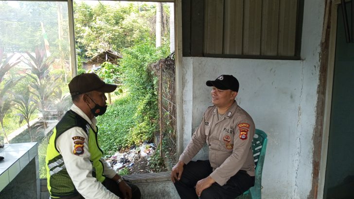 Anggota Sat Pambovit Polresta Tangerang melaksanakan pengamanan Kawasan Industri Cikupa Mas.