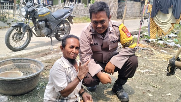 Semakin dekat dan erat dengan warga binaannya di Desa, Polisi RW Polsek Kresek Bripka Dimas H lakukan sambang