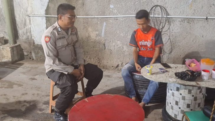 Patroli Mobile malam hari dilakukan Bripka Rijal dalam mencegah Guantibmas di wilayah