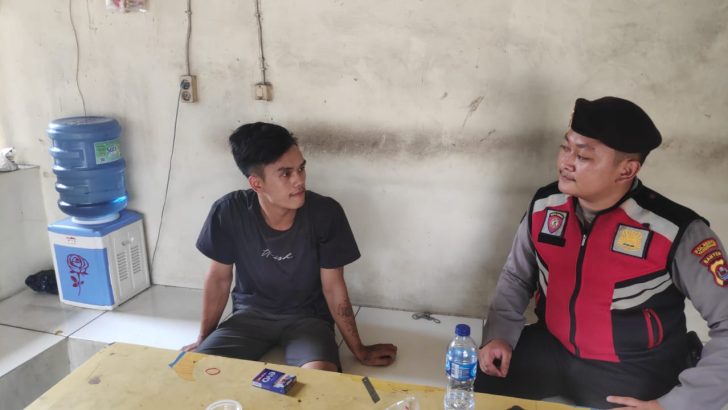 Memastikan Kamtibmas Aman, Anggota Sat Samapta melaksanakan Patroli Barcode di sekitaran Alfamart Kedaton dan memberikan pesan kamtibmas Kepada Masyarakat.