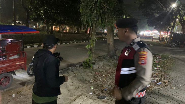 Di sekitaran Darkum Polsek Tigaraksa Anggota SatSamapta Polresta Tangerang melaksanakan Operasi Cipta Kondisi.