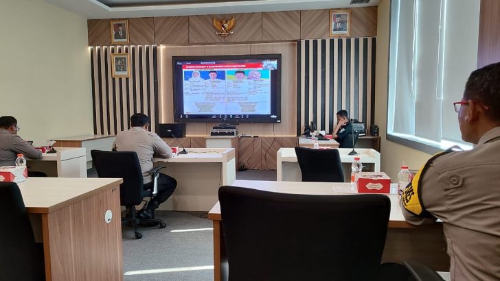briptu adit melaksanakan piket omp