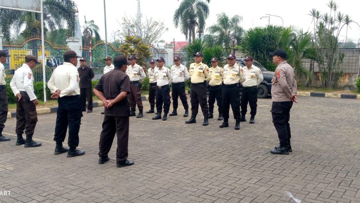 Anggota Sat Pamobvit Polresta Tangerang melaksanakan patroli dialogis ke Kantor Pengelola Kawasan Industri Cikupamas