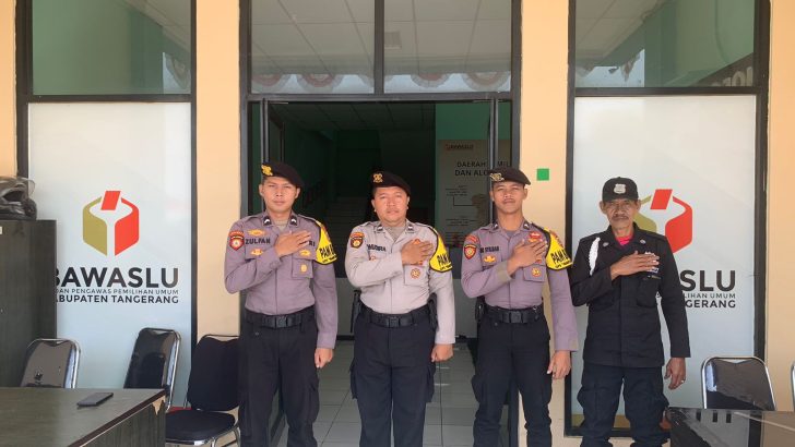 Personil Sat Pamobvit Polresta Tangerang melaksanakan kegiatan Pengamanan Kantor BAWASLU Kab.Tangerang