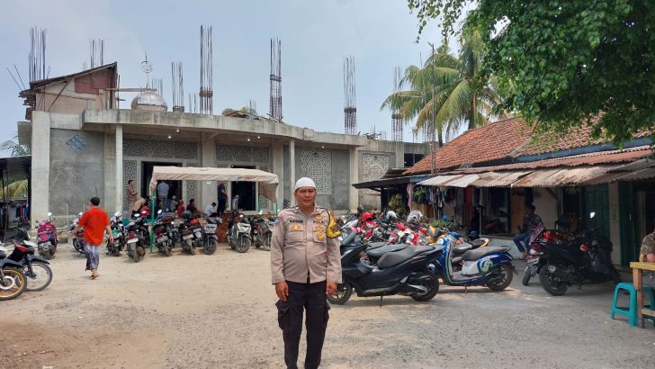 Jumat Keliling di Masjid Jami Baitul Mutaqqin: Aiptu Mukhsodin Jalin Silaturahmi dan Beri Himbauan Harkamtibmas