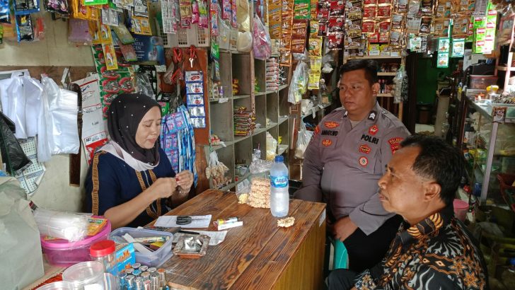 Kegiatan Sambang Oleh Bhabinkamtibmas Polsek Cisoka Untuk Mempererat Hubungan Dengan Masyarakat