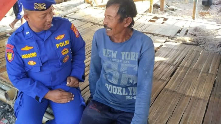 Melaksanakan Patroli Dialogis Wilayah Unit Binmas Perairan Satpolairud Polresta berikan pesan pesan Kamtibmas.