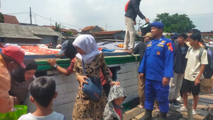 Sat Polariud Polresta Tangerang melakukan Pengawasan dan himbauan Kamtibmas kepada Masyarakat penggunaan jasa transportasi Perairan.