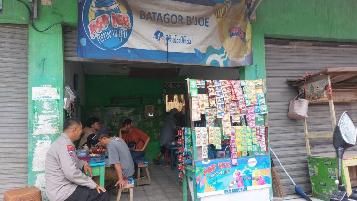 Bhabinkamtibmas Polsek Cikupa Kunjungi Warung Ibu Surati, Dorong Kondusifitas Kamtibmas di Sukadamai