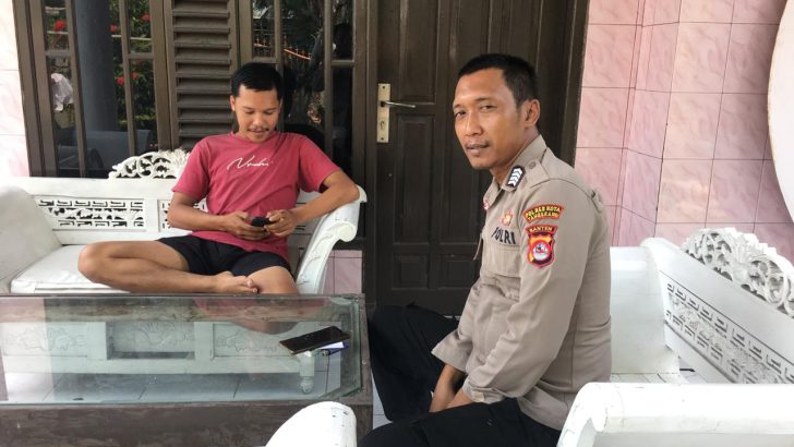 Bripka Yonas A tak kenal lelah kunjungi warga Desa Jengkol dalam program Polisi RW