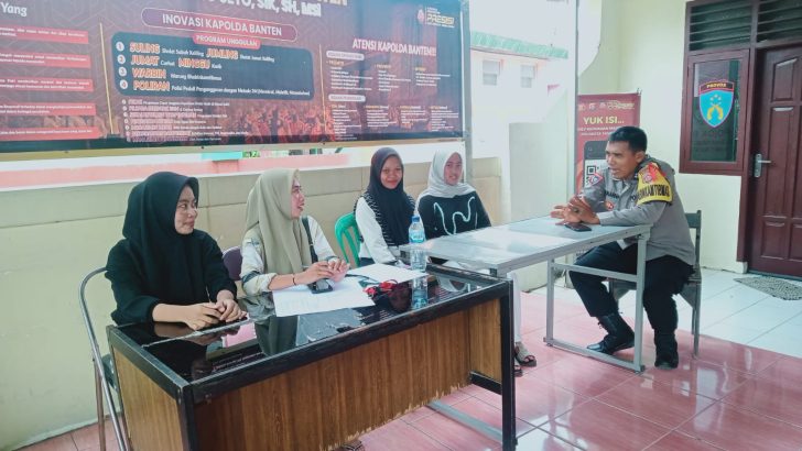 Polisi Peduli Pengangguran, Aiptu Sukarna Berikan Motivasi kepada Warga Pemohon SKCK di Mapolsek Kresek