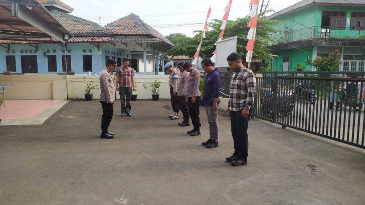 Mengawali tugas, Kanit Binmas Polsek Kresek pimpin Apel Pagi di halaman Mapolsek Kresek.