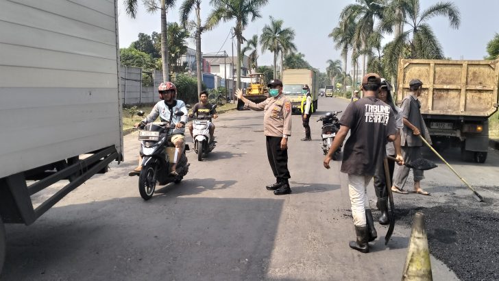 Personil Sat Pamobvit Polresta Tangerang bersama Security KIPC melaksanakan patroli dialogis di kawasan Cikupamas