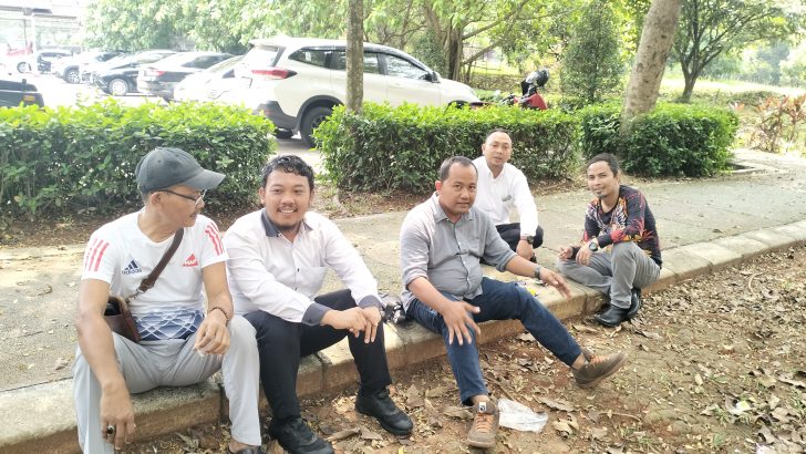 Kasubnit 5 Sat Intelkam dan Anggota Sat Intelkam Melaksanakan himbauan terhadap Sdr. Andry (Ketua Forum Tangerang Berbersih) untuk mendukung dan ikut serta dalam memelihara Harkamtibmas
