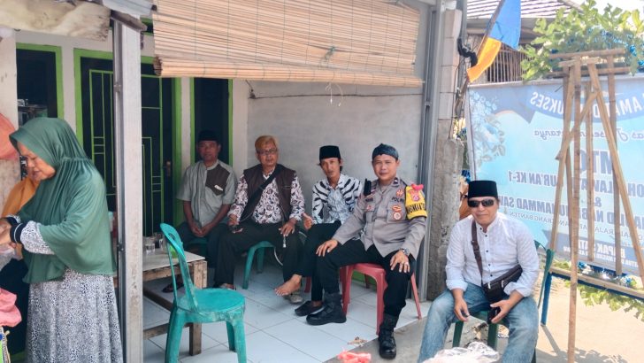Sambang Warga masyarakat bhabinkamtibmas Desa Sentul Aipda Ikrar Dinata anggota Polsek Balaraja Polresta Tangerang Polda Banten Harapkan Kerja Sama Untuk jaga Kamtibmas