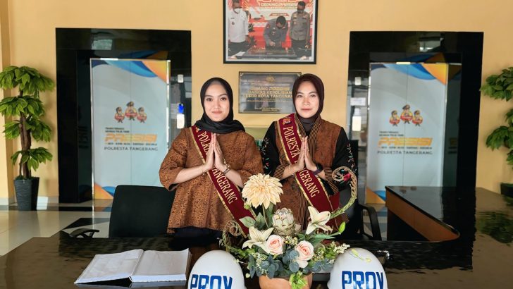 briptu desi melaksanakan piket lobi