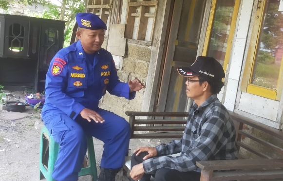 Menjalin Kemitraan Bersama Masyarakat Pesisir Melalui Patroli Dialogis