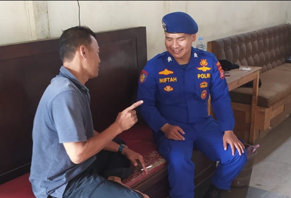 Lakukan upaya pendekatan dengan masyarakat satpolair lakukan binmas pesisir