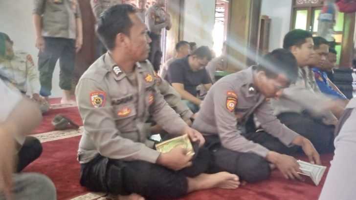 Anggota Siwas Polresta Tangerang Melaksanakan Binrohtal.