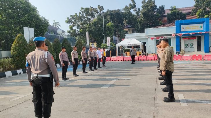 Anggota Sat Reskrim Melaksanakan Apel Serah Terima Piket di Polresta Tangerang