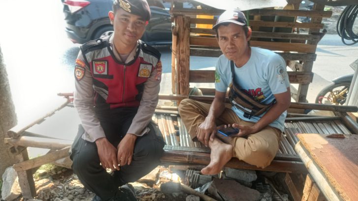 Memastikan Kamtibmas Aman, Anggota Sat Samapta melaksanakan Patroli Dialogis disekitaran Bojong dan memberikan pesan kamtibmas Kepada Masyarakat.