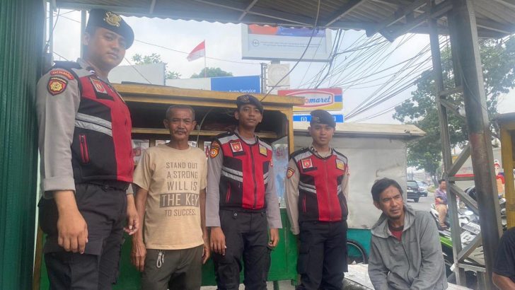 Di sekitaran citra raya Cikupa memberikan pesan kamtibmas Kepada Masyarakat oleh Anggota Sat Samapta saat Patroli Dialogis .