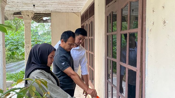 **Anggota Unit Harda dan Unit Identifikasi SatreskrimLakukan Olah TKP di Lokasi Pencurian**